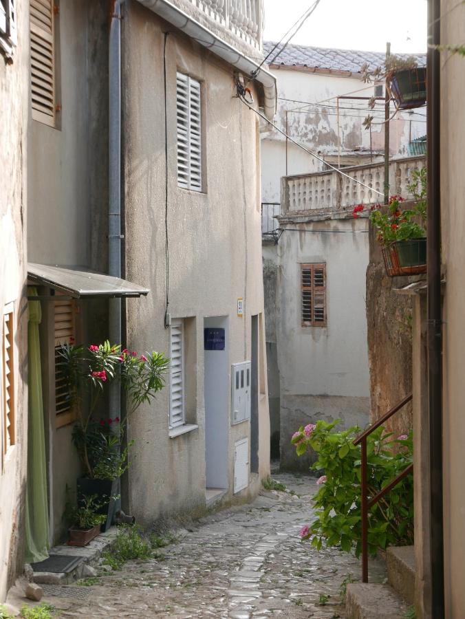 Potocina 21 Vrbnik Exterior foto