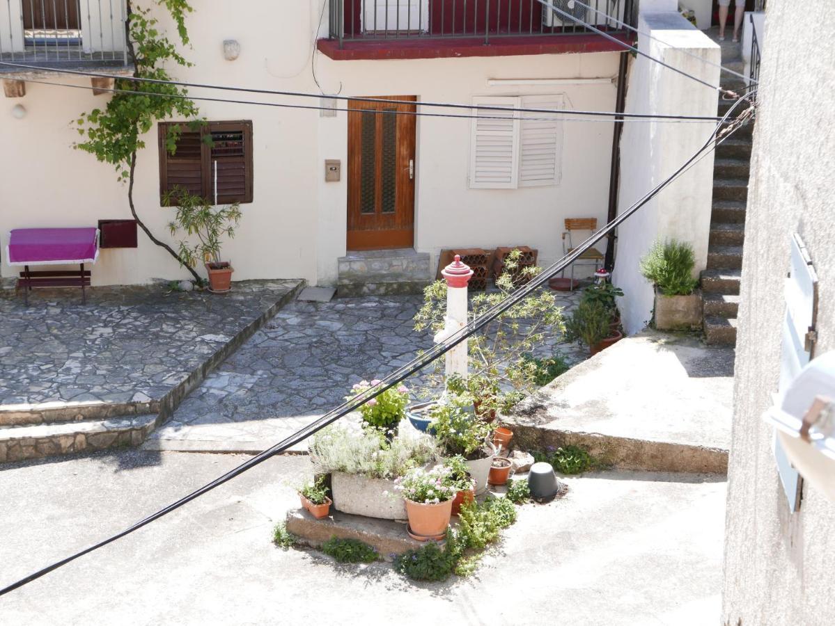 Potocina 21 Vrbnik Exterior foto